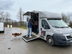 Johann avant de prendre la route avec son nouveau camion